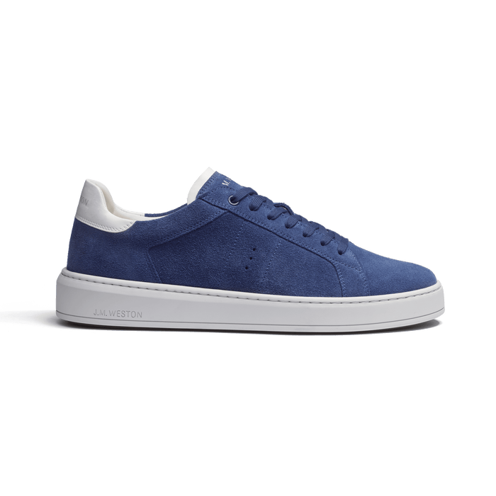 j.m. weston Basket On Time en cuir veau velours bleu de Limoges détails blanc