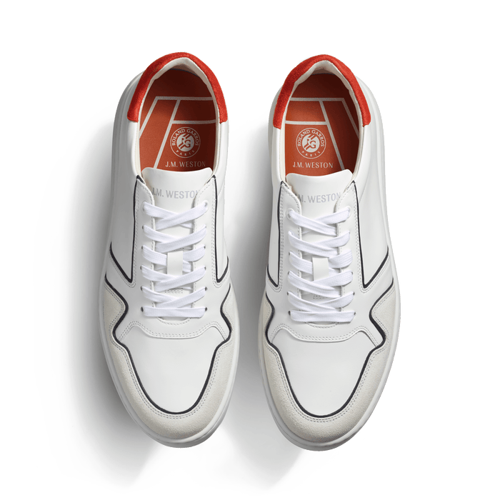 J.m. Weston Basket On Time Oxford Roland-Garros En Cuir Lisse Blanc Détails Marine Velours Blanc Et Orange Terre Battue