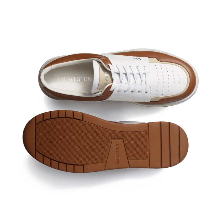 J.m. Weston Basket On Top En Cuir Veau Sport Blanc Détails Beige Et Camel