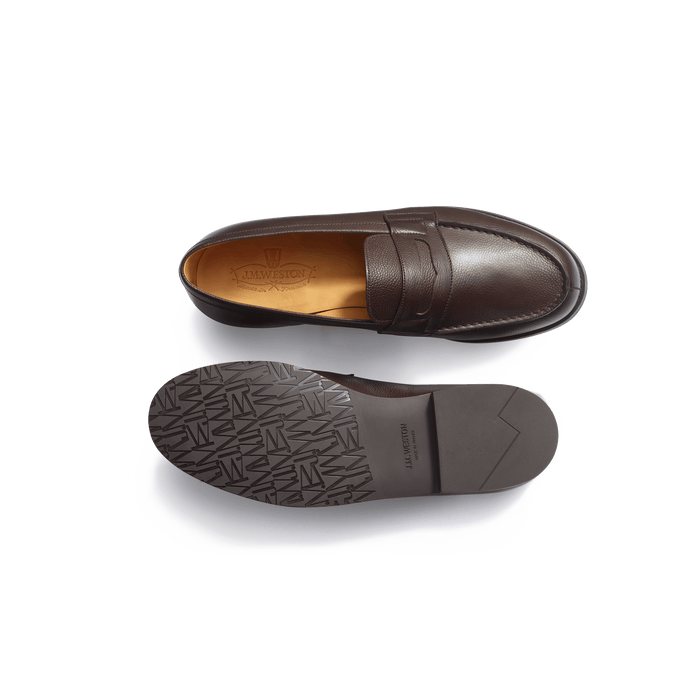 J.m. Weston Mocassin 180 Homme En Cuir Veau Grain Caviar Café