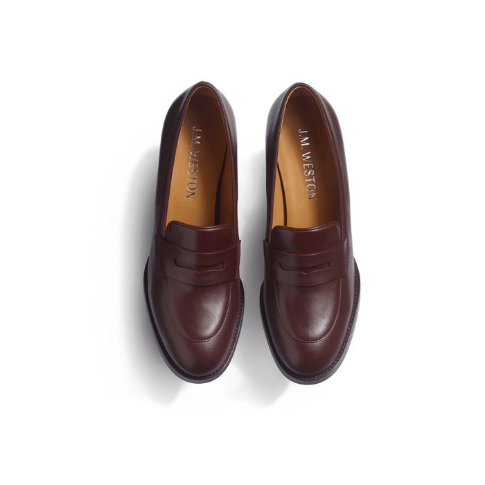 J.m. Weston Mocassin à Talon En Cuir Veau Lisse Bordeaux