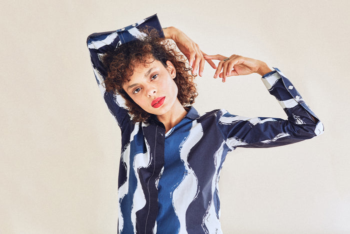 jour né Chemise en popeline à imprimé vagues bleue