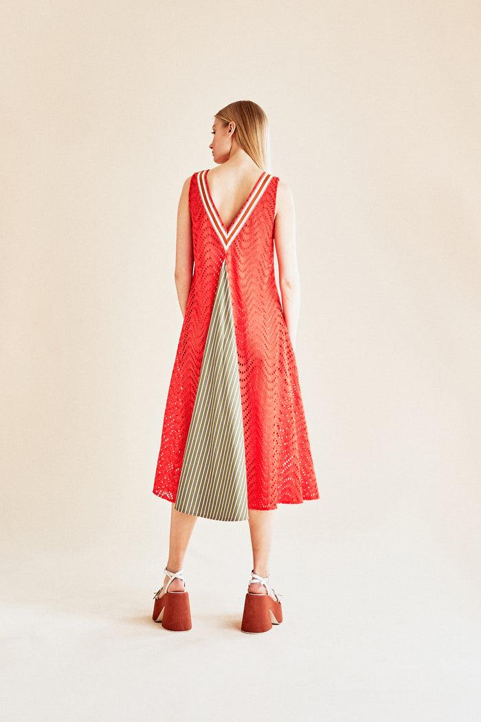 Jour Né Robe à Panneaux Broderie Anglaise