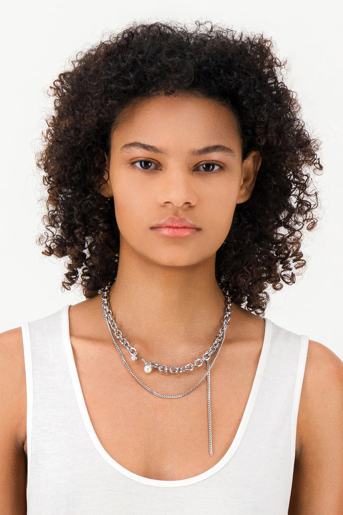 Justine Clenquet Collier Chase