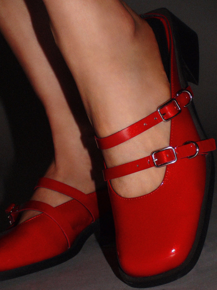 Justine Clenquet Mules Andie Rouge Verni