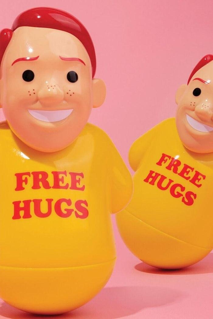 K.olin Tribu Sculpture FREE HUGS By JOAN CORNELLA