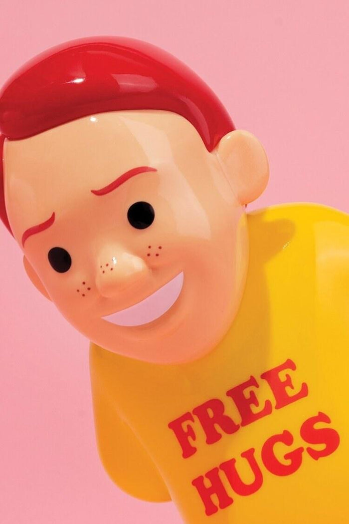 K.olin Tribu Sculpture FREE HUGS By JOAN CORNELLA