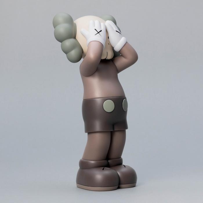 K.olin Tribu Sculpture HOLIDAY UNITED KINGDOM 2021 BROWN By KAWS