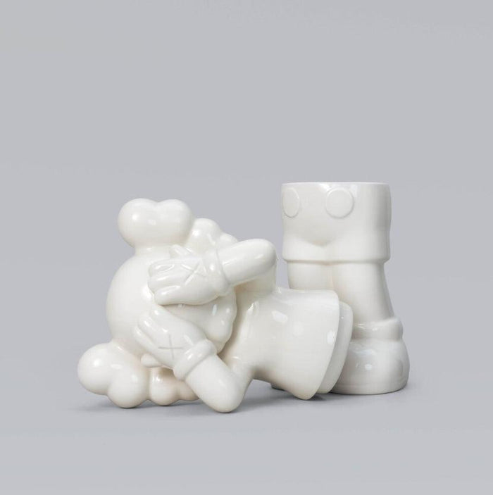 K.olin Tribu Sculpture HOLIDAY UNITED KINGDOM 2021 CONTAINERS By KAWS