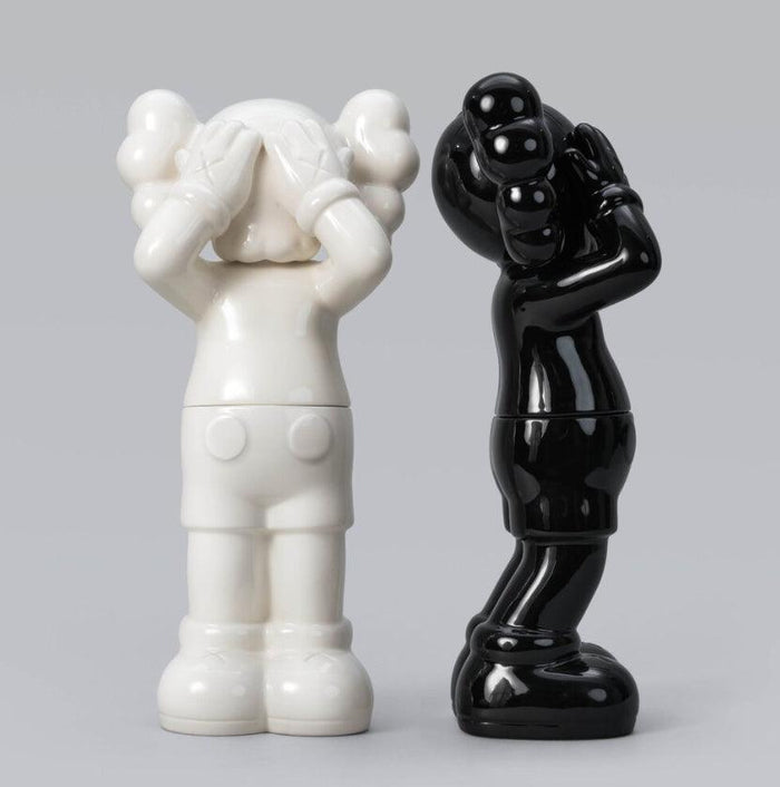 k.olin tribu Sculpture HOLIDAY UNITED KINGDOM 2021 CONTAINERS by KAWS
