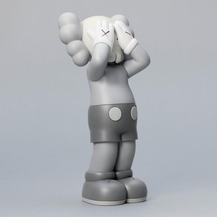 K.olin Tribu Sculpture HOLIDAY UNITED KINGDOM 2021 GREY By KAWS