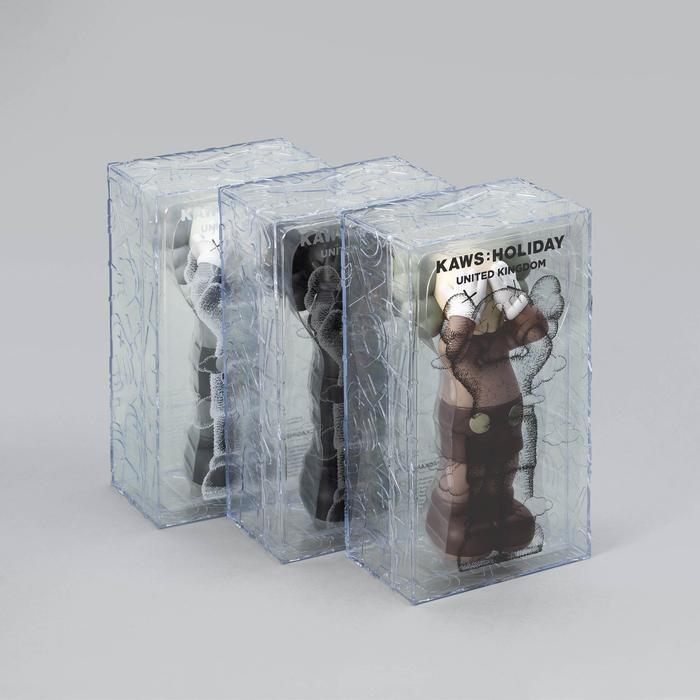 K.olin Tribu Sculpture HOLIDAY UNITED KINGDOM 2021 GREY By KAWS
