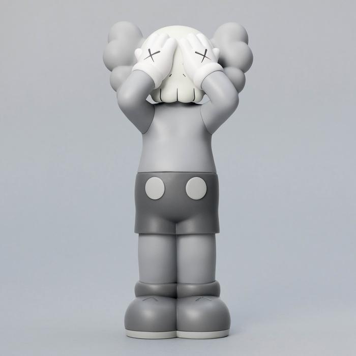 k.olin tribu Sculpture HOLIDAY UNITED KINGDOM 2021 GREY by KAWS