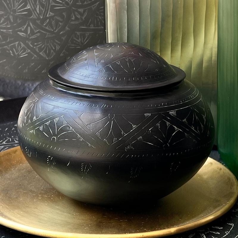 Karawan Authentic Boîte En Laiton Noire Oxydée Et Gravée