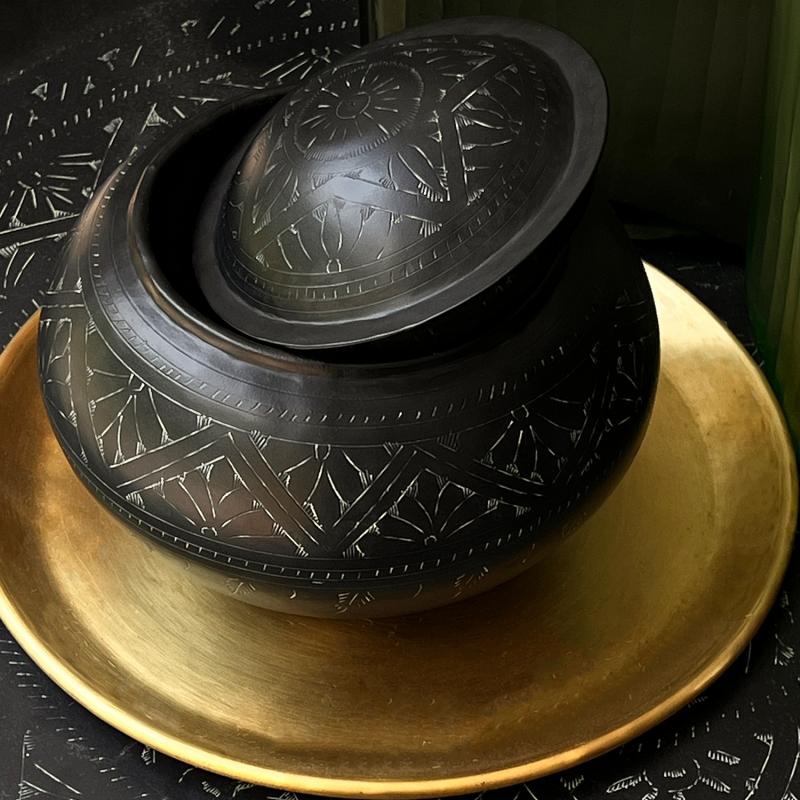 Karawan Authentic Boîte En Laiton Noire Oxydée Et Gravée