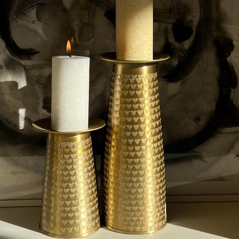 Karawan Authentic Bougeoir Motif TRIANGLES Coloris Doré Mat à La Finition Martelée