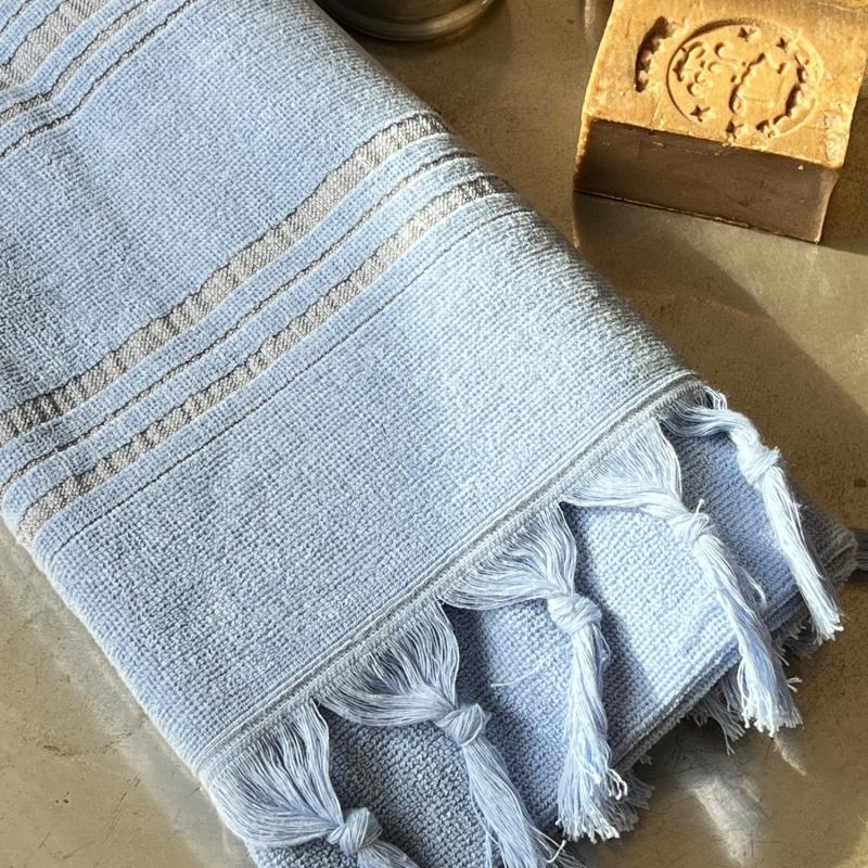 Karawan Authentic Fouta En Coton Biologique Coloris AZURINE Tissée Avec Une Face éponge Franges Nouées à La Main