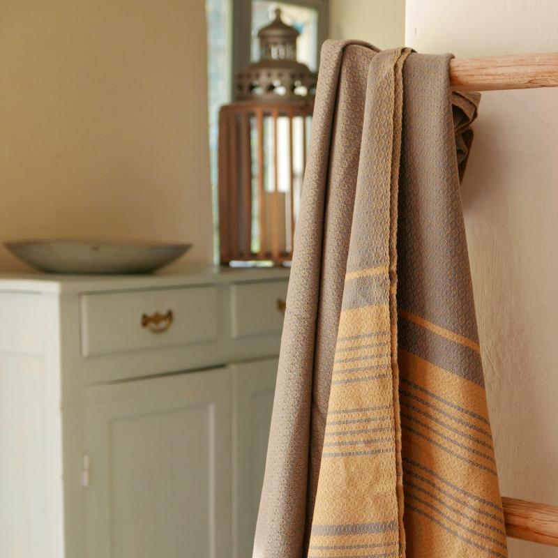 karawan authentic Fouta en coton biologique coloris Bleu de Chine. Tissage jacquard nid d'abeilles 100 x 200 cm