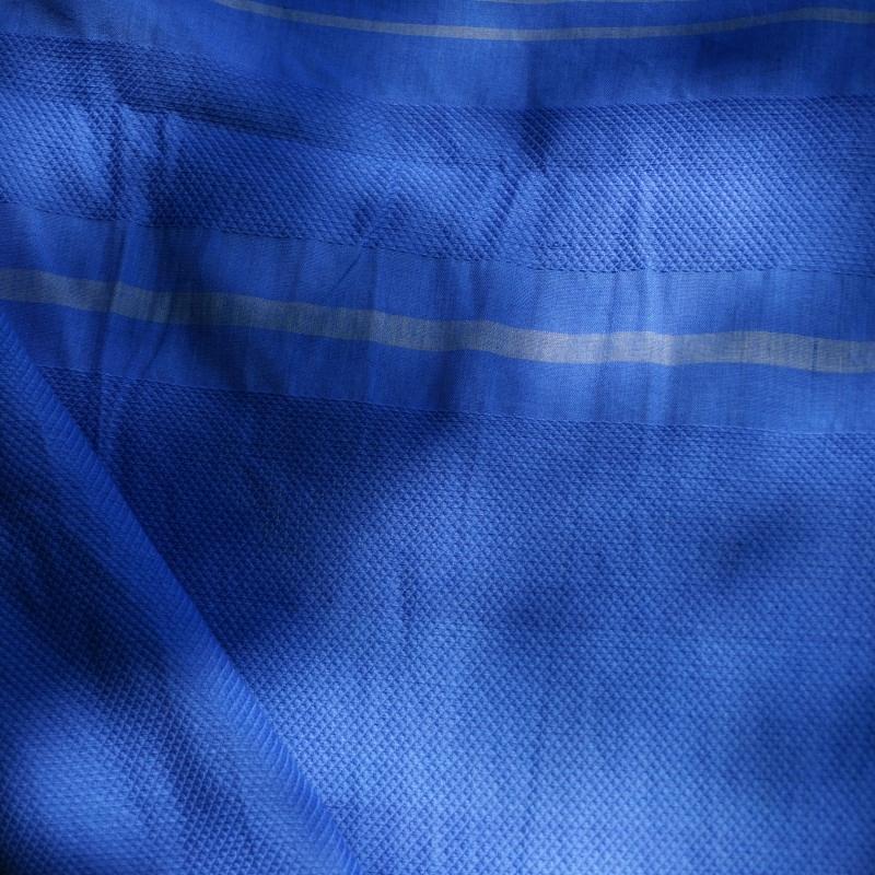 Karawan Authentic Fouta En Coton Biologique Coloris BLUEBERRY. Tissage à Plat Et Tissage Nid D'abeille Alternant Rayures Bicolores