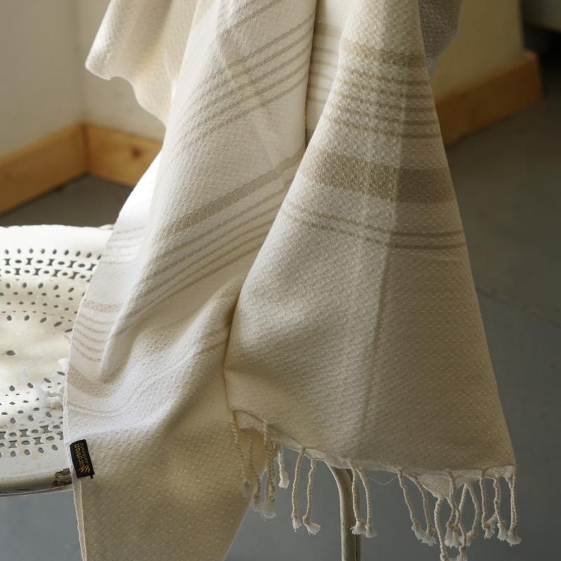 karawan authentic Fouta en coton biologique coloris GINGER. Tissage jacquard nid d'abeilles