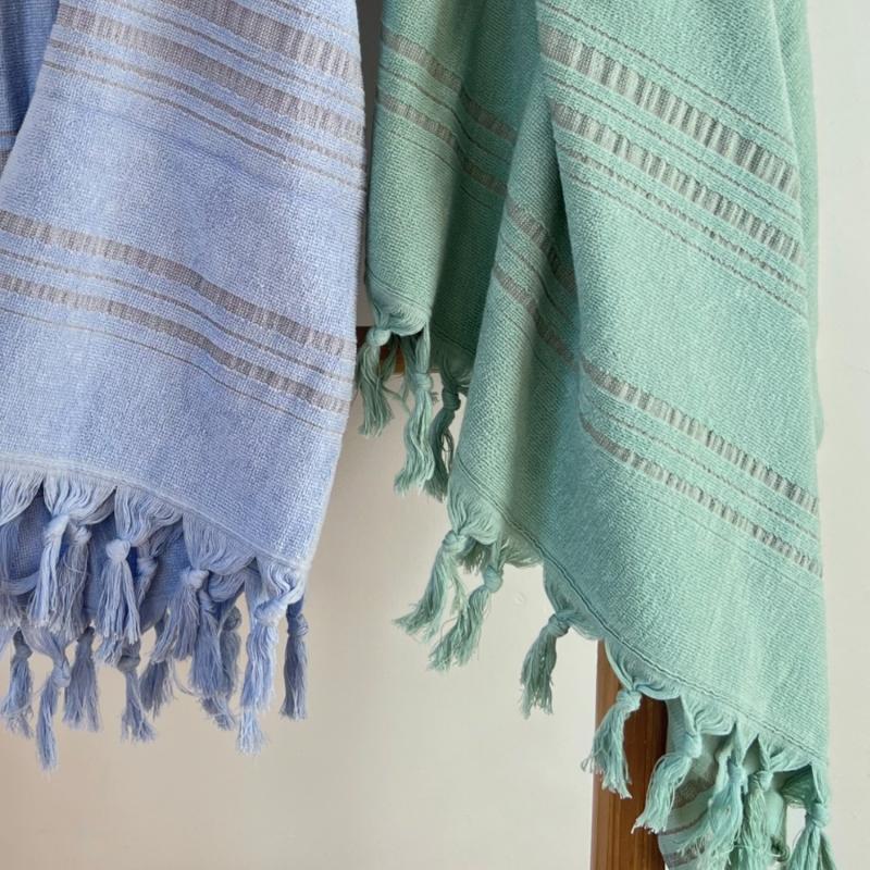 Karawan Authentic Fouta En Coton Biologique Coloris JADE Tissée Avec Une Face éponge Franges Nouées à La Main