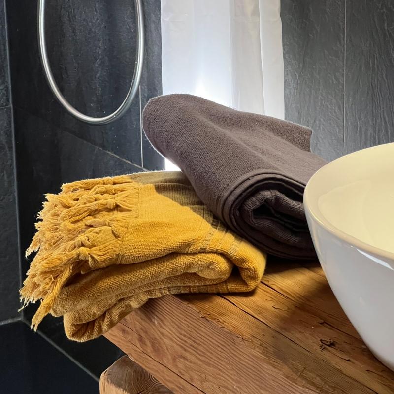 Karawan Authentic Fouta En Coton Biologique Coloris ONYX Tissée Avec Une Face éponge Franges Nouées à La Main