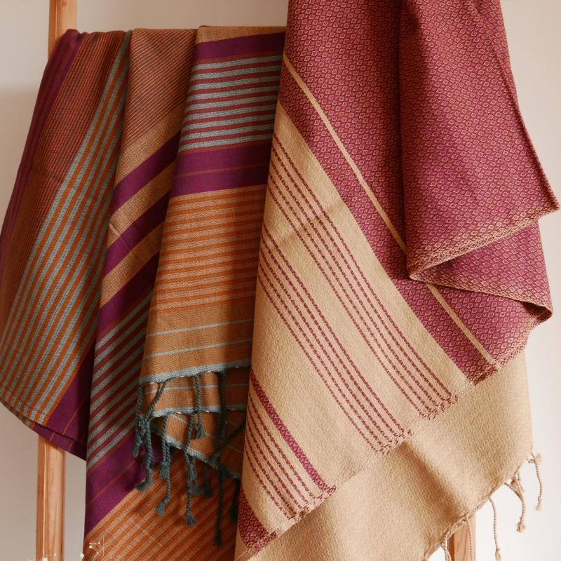 Karawan Authentic Fouta En Coton Biologique Coloris Sable & Prune. Tissage Jacquard Nid D'abeilles 100 X 200 Cm