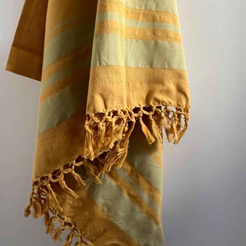 Karawan Authentic Fouta En Coton Biologique Coloris SUNFLOWER. Tissage à Plat Et Tissage Nid D'abeille Alternant Rayures Bicolores