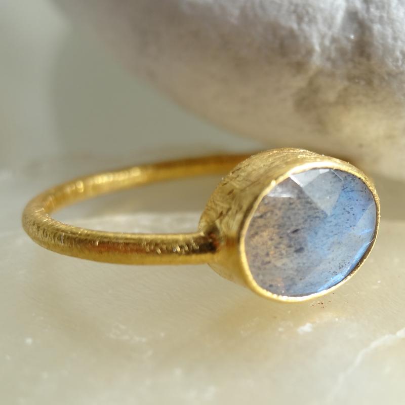 karawan authentic Bague plaqué or "Drop" Labradorite