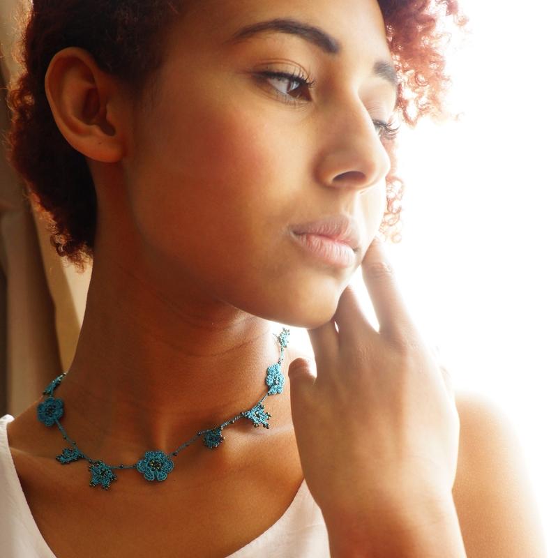 karawan authentic Tour de cou "Crystal" Lagon