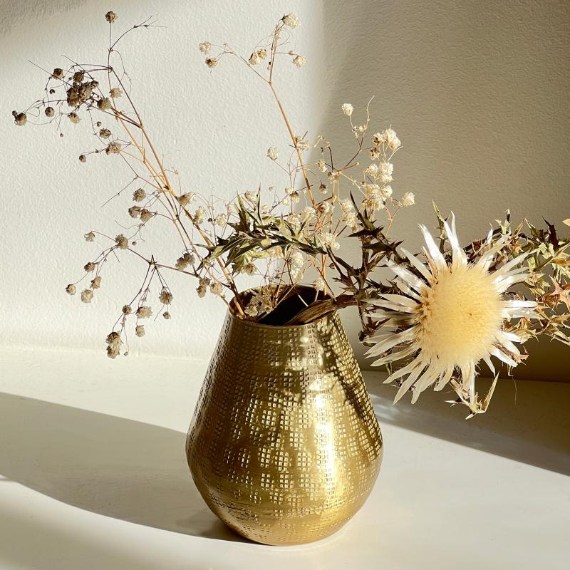 Karawan Authentic Petit Vase Déco Coloris Doré Mat à La Finition Martelée