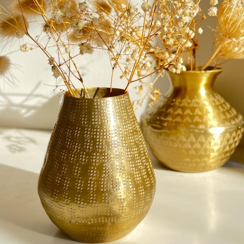 Karawan Authentic Petit Vase Déco Coloris Doré Mat à La Finition Martelée