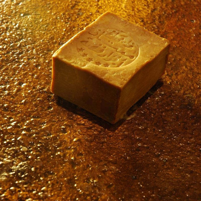 Karawan Authentic Savon D'Alep Qualité 20% En Boîte Fourreau