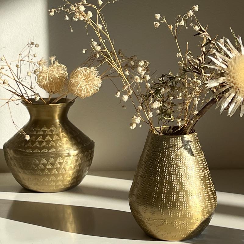 Karawan Authentic Vase Déco Coloris Doré Mat à La Finition Martelée