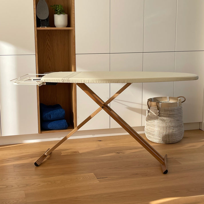 Kitchen Move Table à Repasser En Bois TAIGA 130x47 H95cm Haute Qualité Avec Repose Fer Et Repose Centrale Vapeur