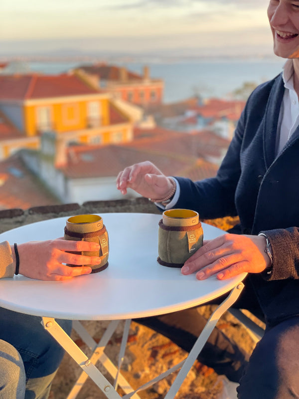 kywie KYWIE Espresso Kaki daim Ensemble : 2 woolers et 2 verres upcyclés