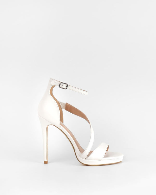 la bottine souriante Sandales à talon et bride Diane