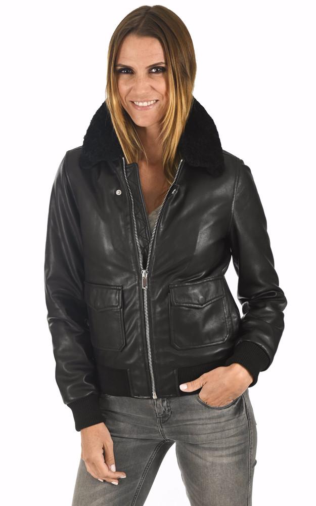 la canadienne Pilote Omlie agneau noir