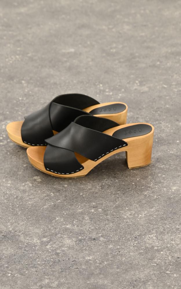 La Canadienne Sabots En Cuir Arline Noir