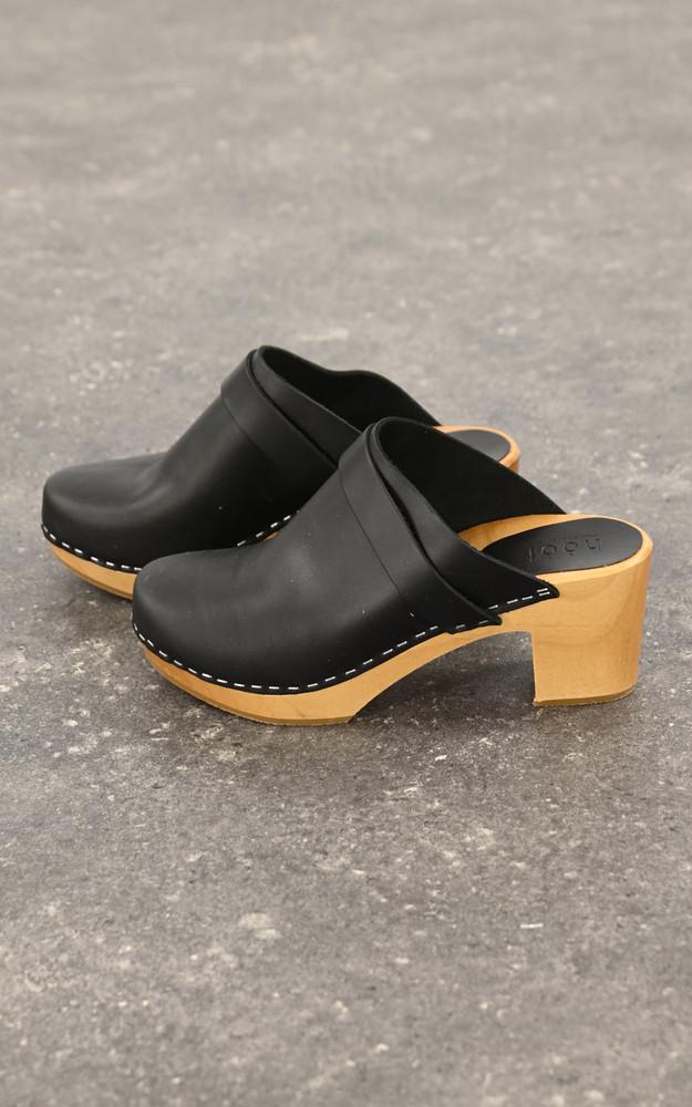 La Canadienne Sabots En Cuir Eglantine Noir