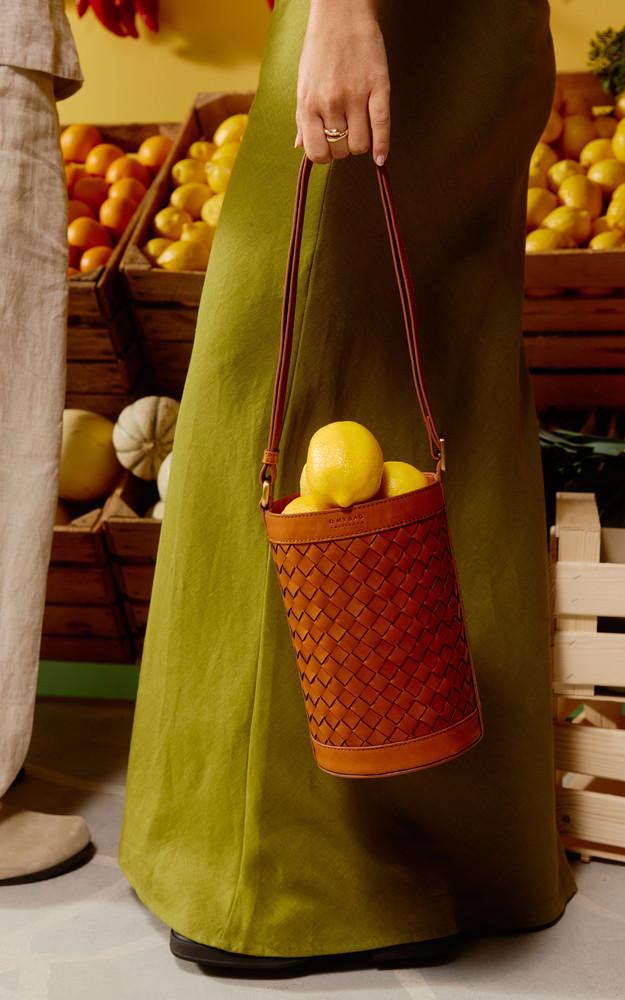 La Canadienne Sac Seau Cuir Tressé Cognac