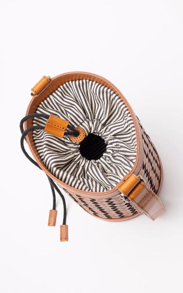 La Canadienne Sac Seau Cuir Tressé Cognac