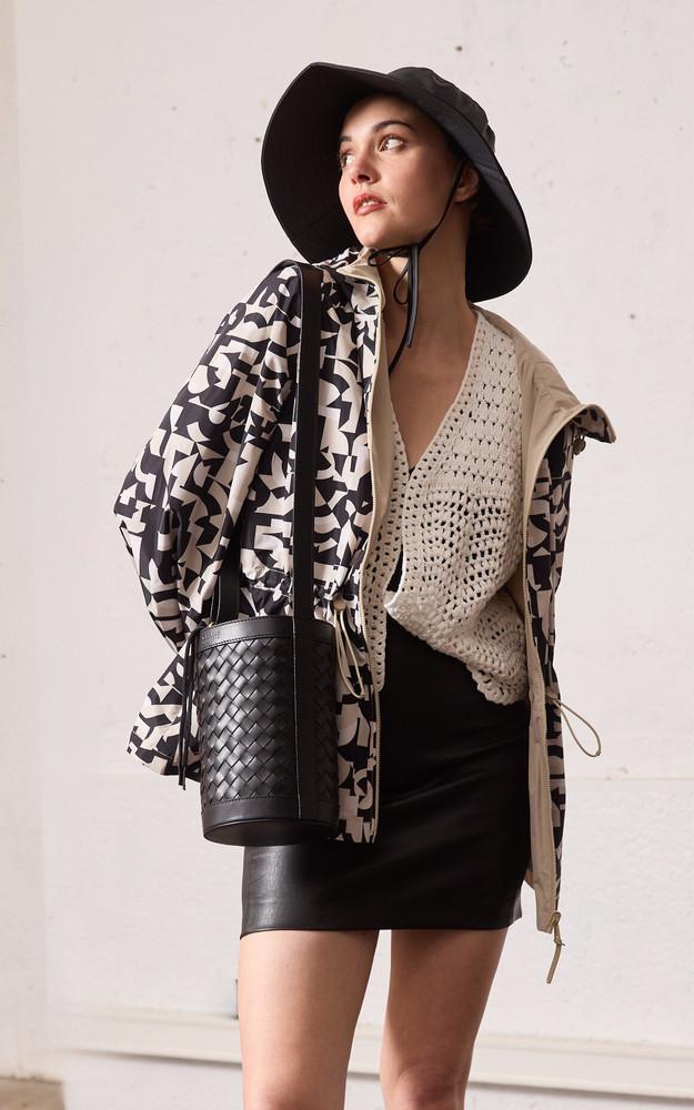 la canadienne Sac seau cuir tressé noir