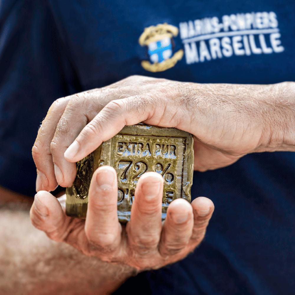 La Corvette Savon De Marseille Solidaire MARINS-POMPIERS – OLIVE – 300g – En Boite – COSMOS NATURAL