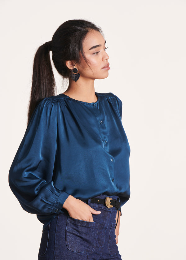 la fée maraboutée Chemisier bleu pétrole ample en satin