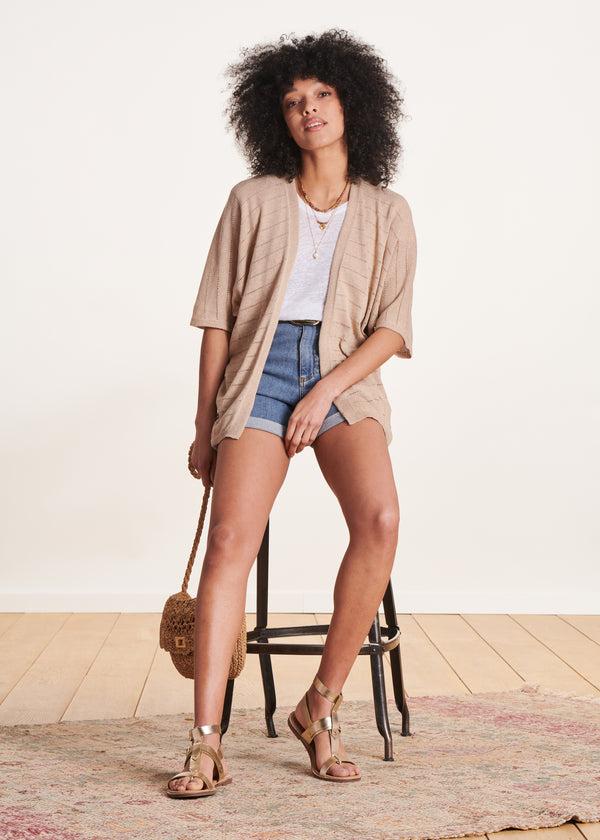 La Fée Maraboutée Gilet Fin Ajouré Beige à Manches Courtes