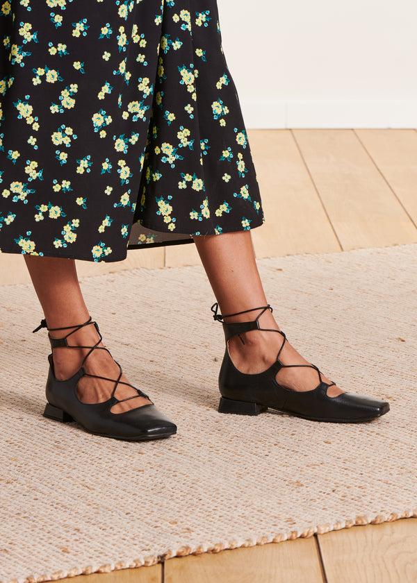 la fée maraboutée Ballerines noires à lacets