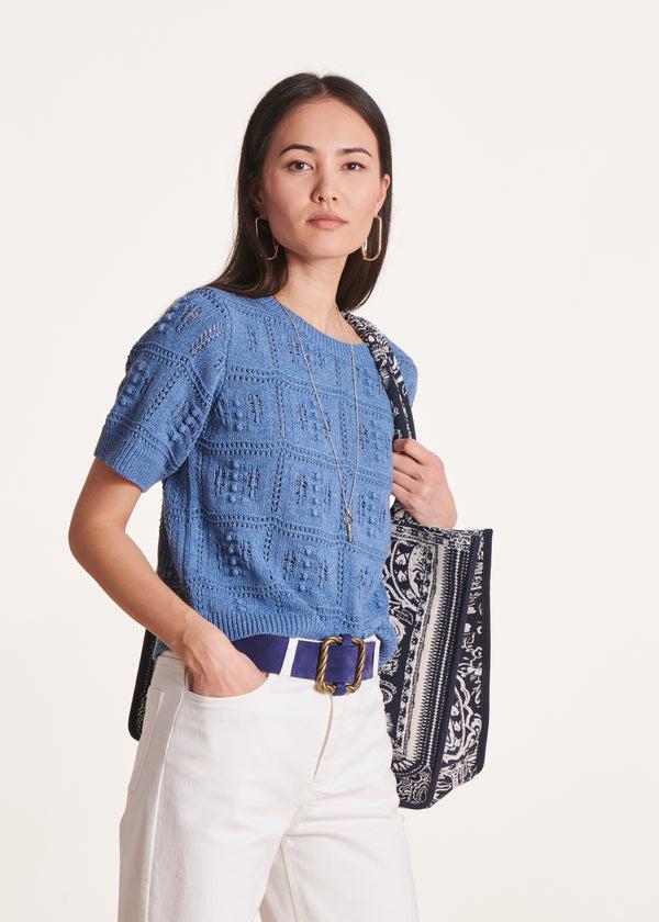 la fée maraboutée Pull bleu à manches courtes en maille crochet