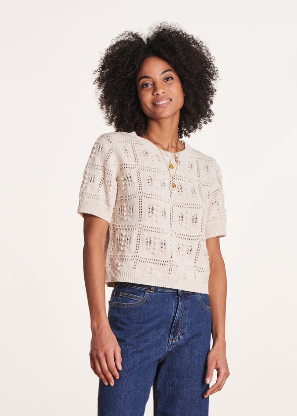 la fée maraboutée Pull écru à manches courtes maille crochet