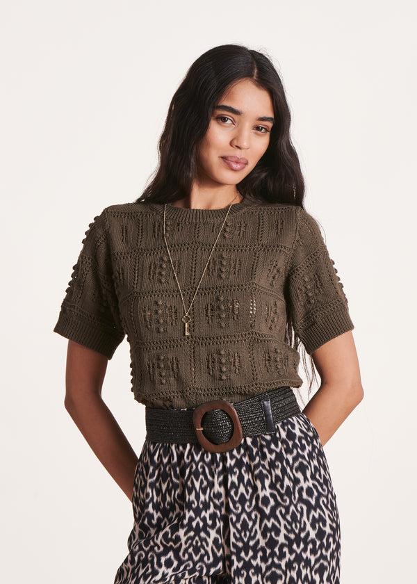 la fée maraboutée Pull marron à manches courtes en maille crochet